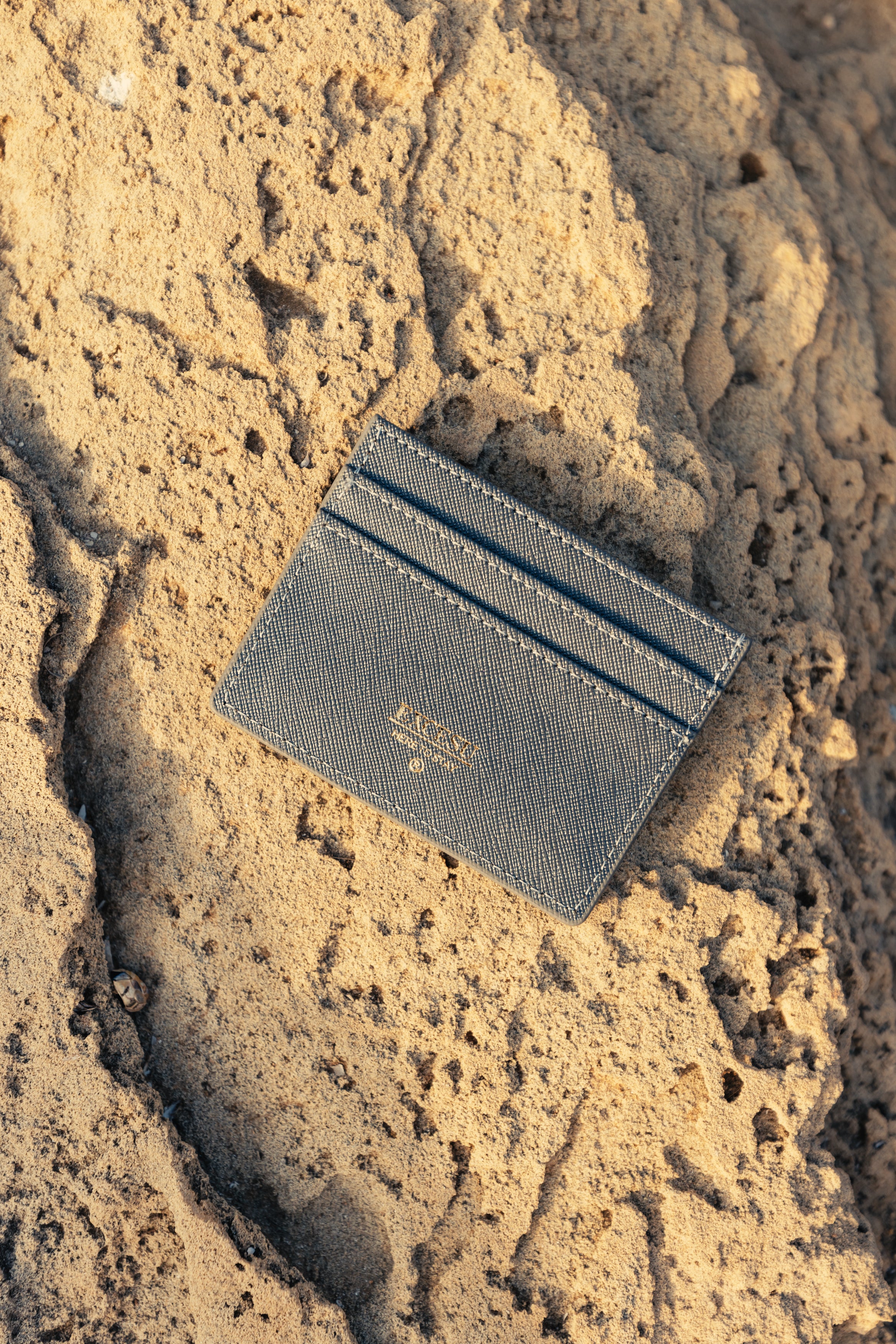 Excesu Gray Card Holder