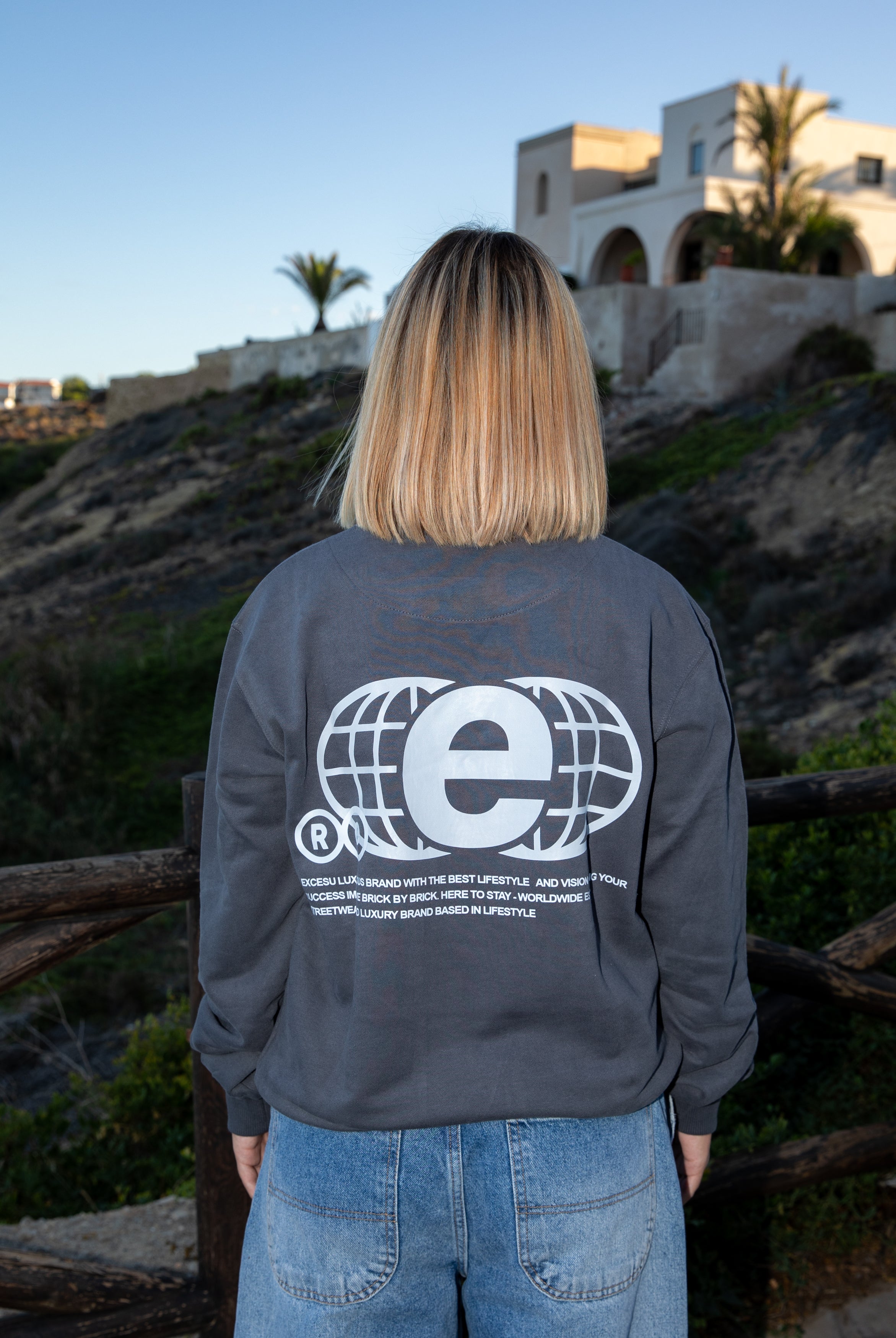 Global X Crewneck Dark Gray