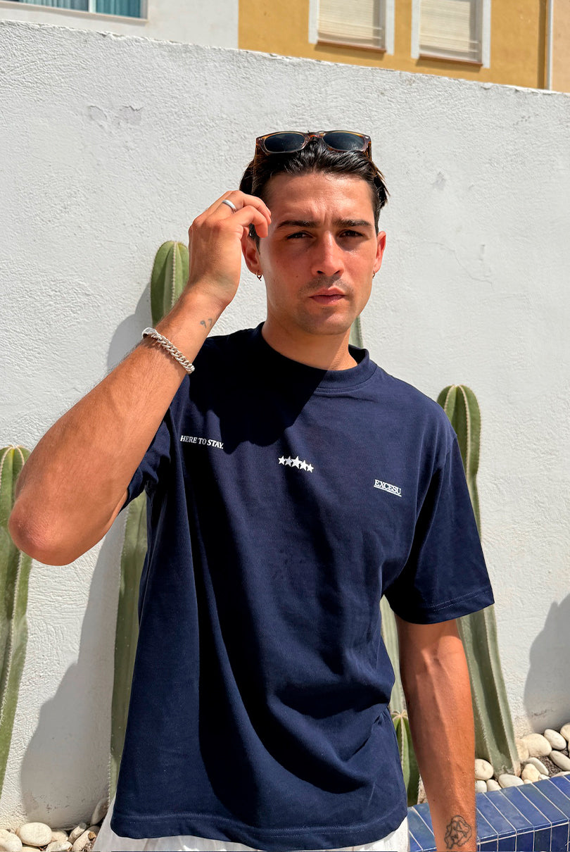 Camiseta azul marino con estrellas de lujo