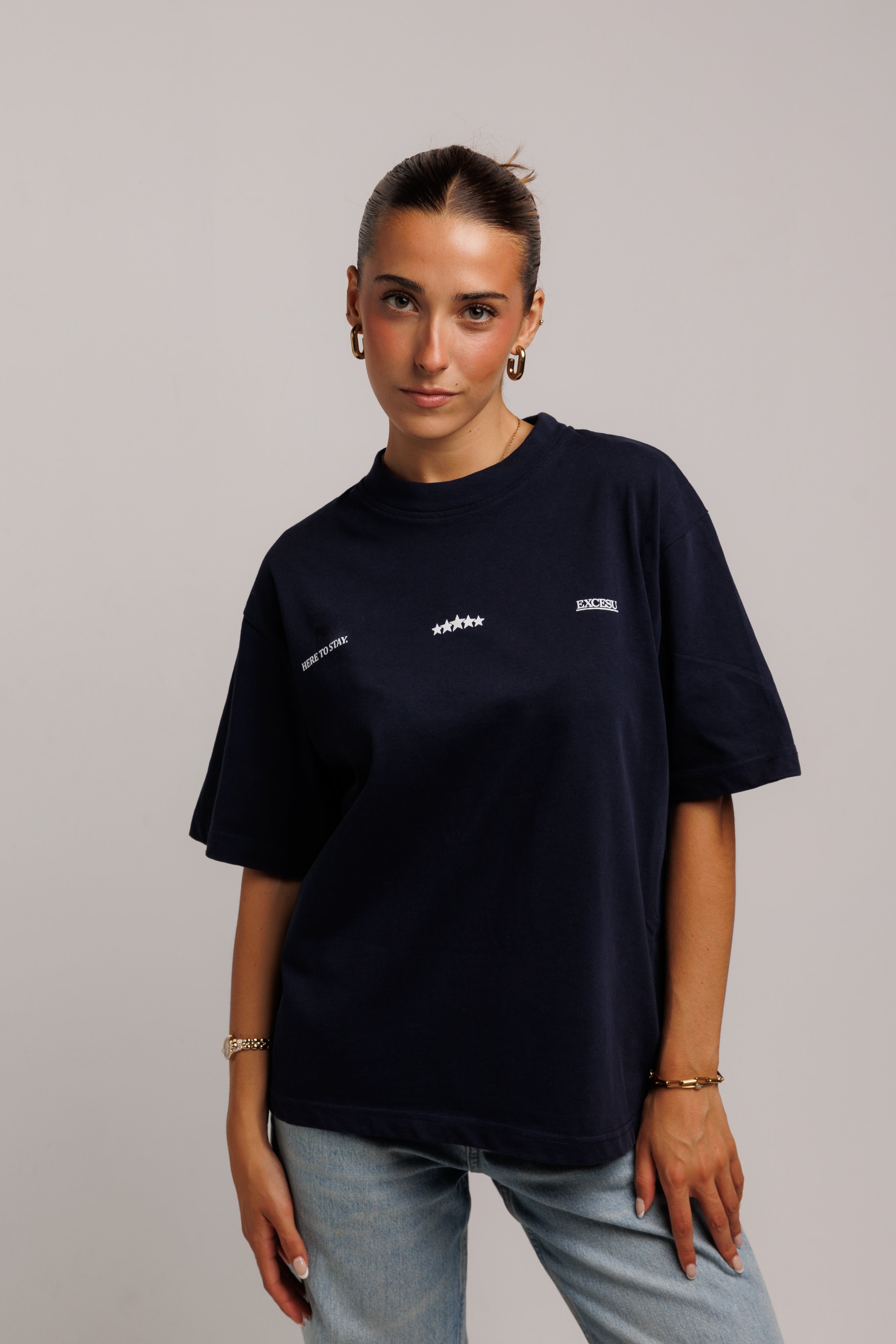 Camiseta azul marino con estrellas de lujo