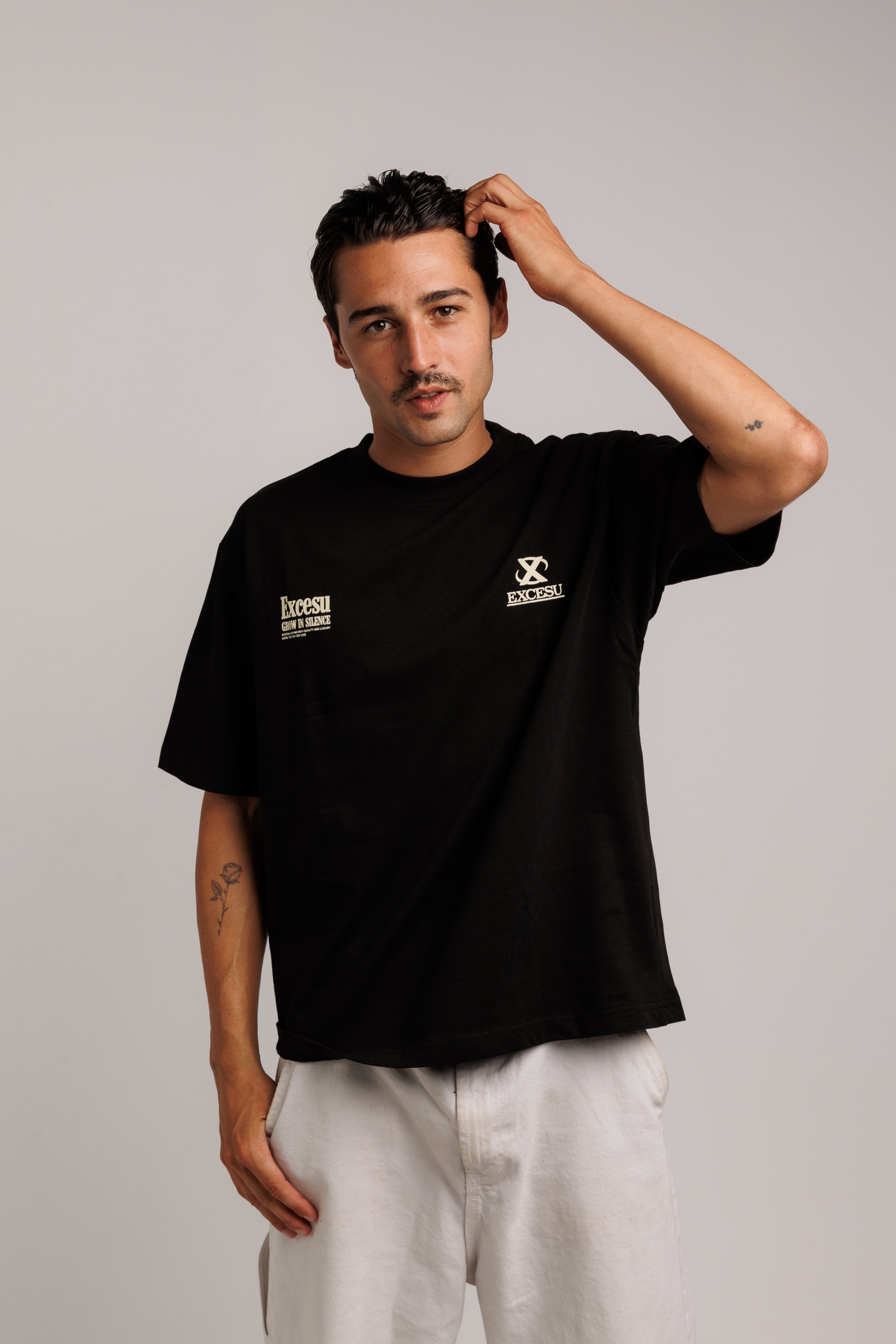 Camiseta negra Crecer en Silencio