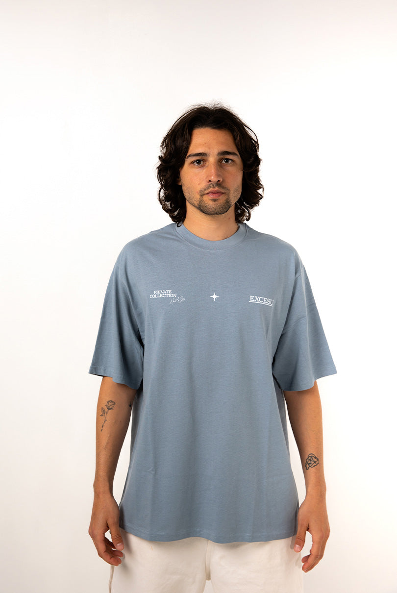Camiseta Celeste Signature Oversize Excesu