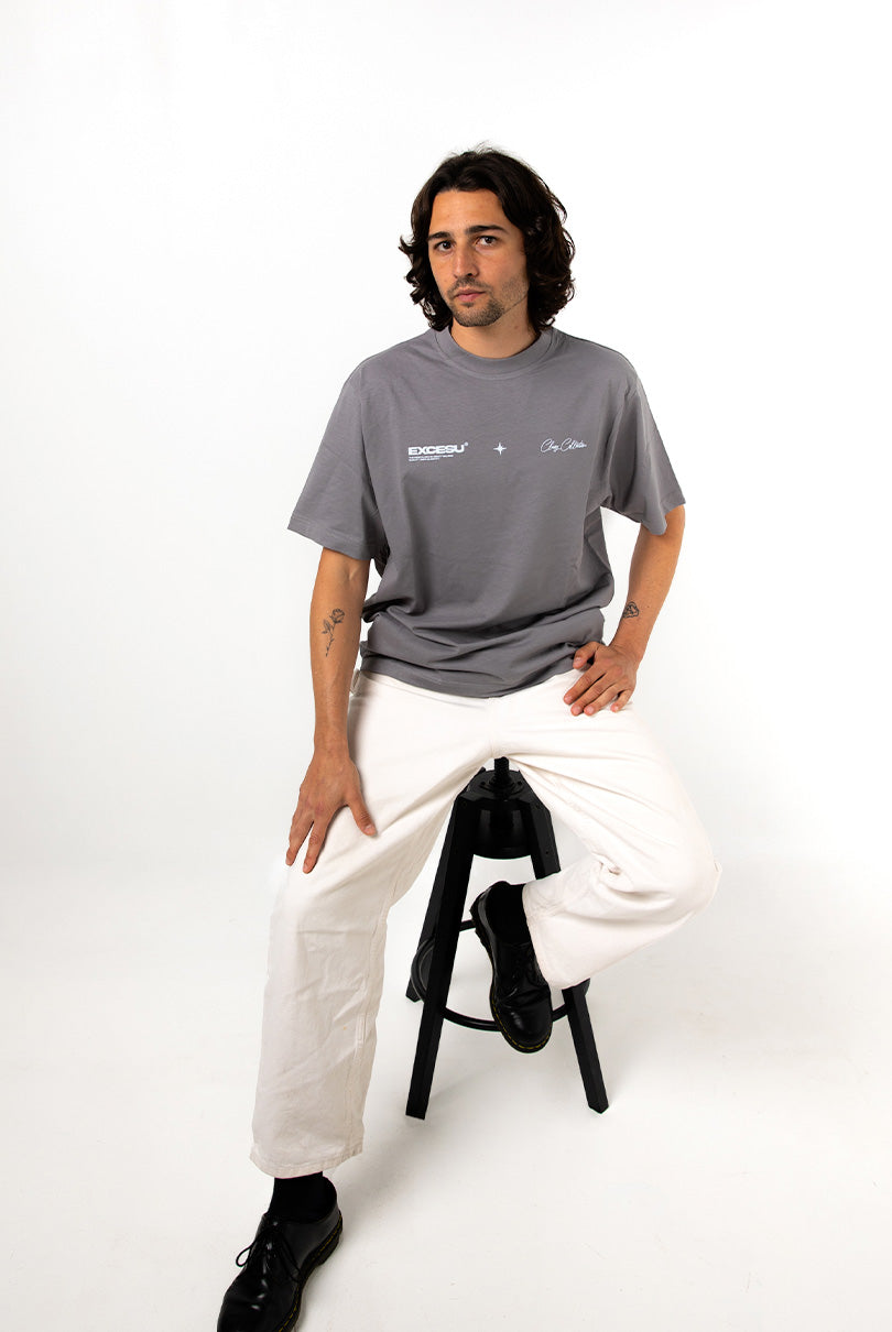 Camiseta Gris Oscuro Oversized Star Excesu