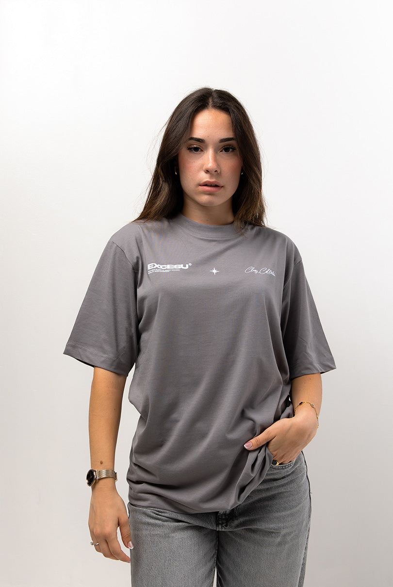 Camiseta Gris Oscuro Oversized Star Excesu