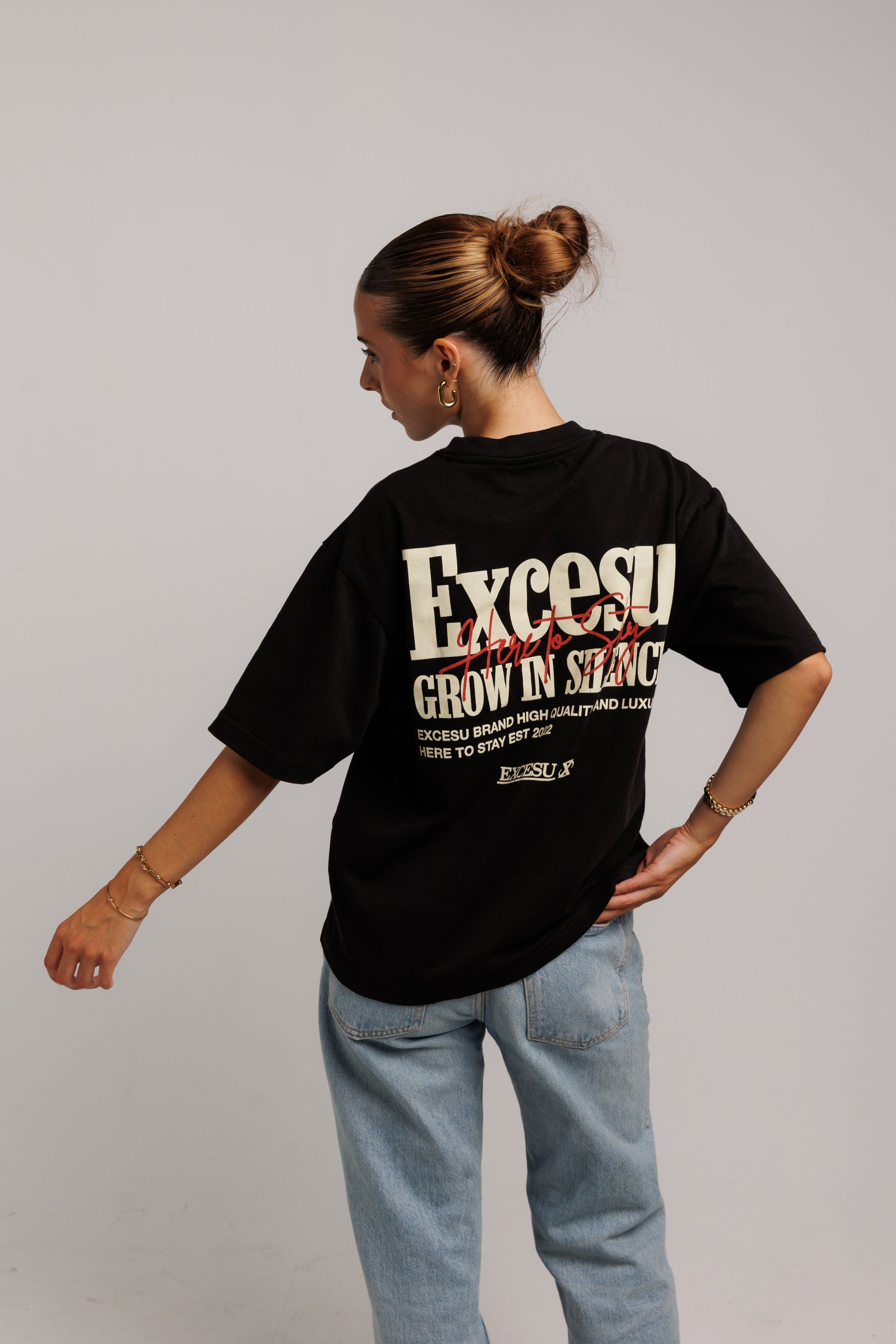 Camiseta negra Crecer en Silencio 